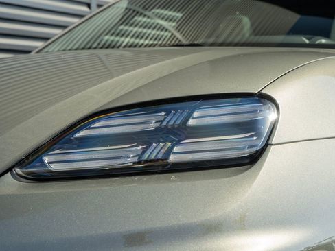 Used 2024 Porsche Macan 4 Electric image 14