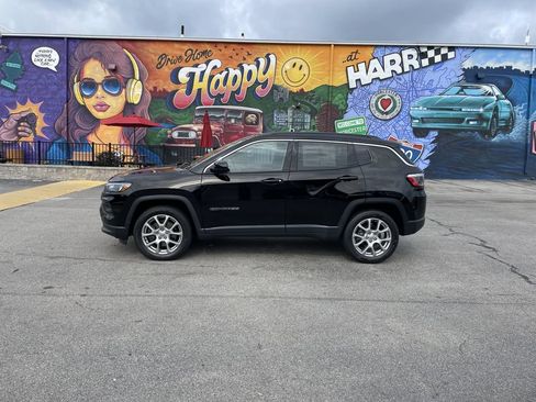 Certified 2023 Jeep Compass Latitude AWD/4WD image 2