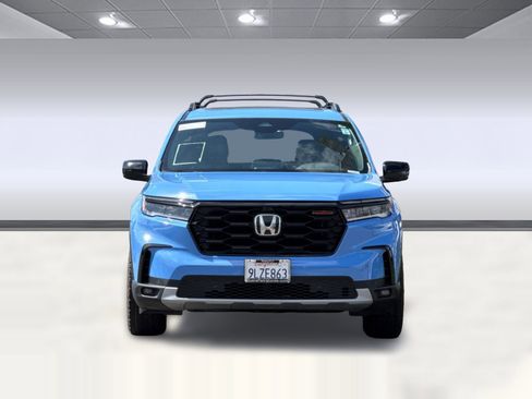 Used 2025 Honda Pilot TrailSport image 5