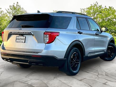 Used 2021 Ford Explorer XLT image 13