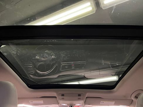 Used 2019 Volkswagen Tiguan SE AWD/4WD image 9