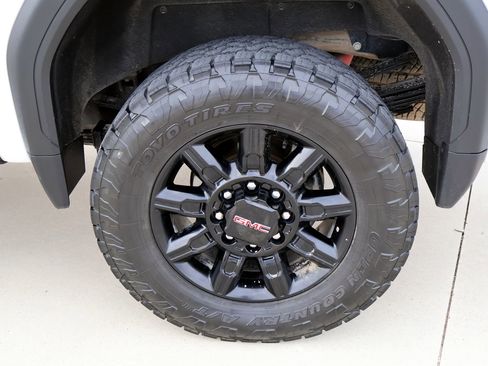 Used 2024 GMC Sierra 2500 AT4 w/ AT4 Premium Plus Package image 12