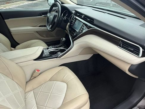 Used 2018 Toyota Camry XLE FWD image 42