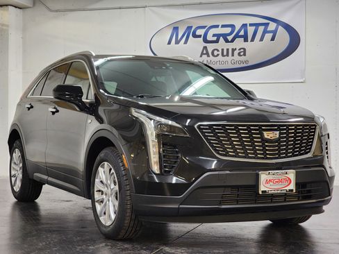 Used 2023 Cadillac XT4 Luxury w/ Cold Weather Package image 2