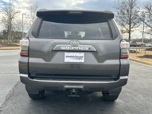 Used 2022 Toyota 4Runner SR5 Premium image 8