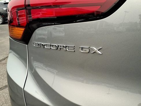 Certified 2024 Buick Encore GX Preferred FWD image 11