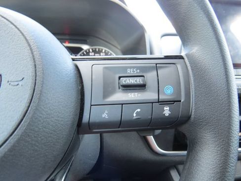 Used 2023 Nissan Rogue SV FWD image 13