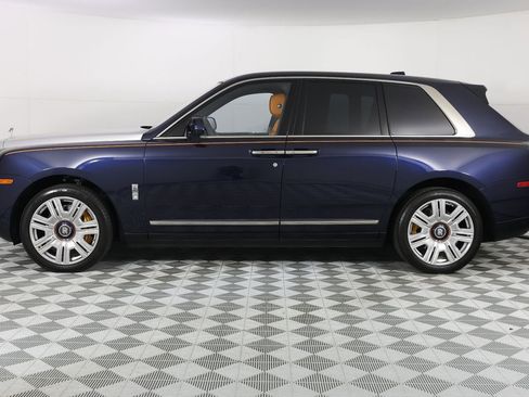 Certified 2022 Rolls-Royce Cullinan w/ Cullinan Package AWD/4WD image 2
