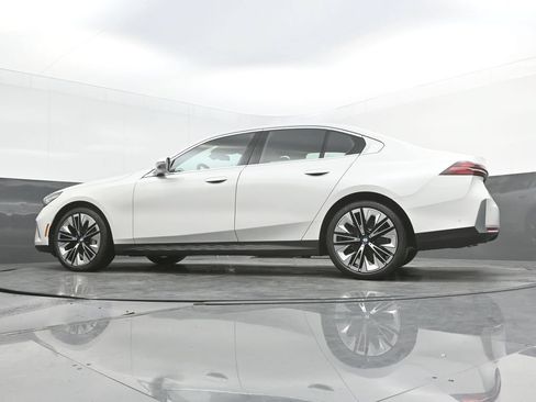 New 2027 BMW 530i RWD image 43
