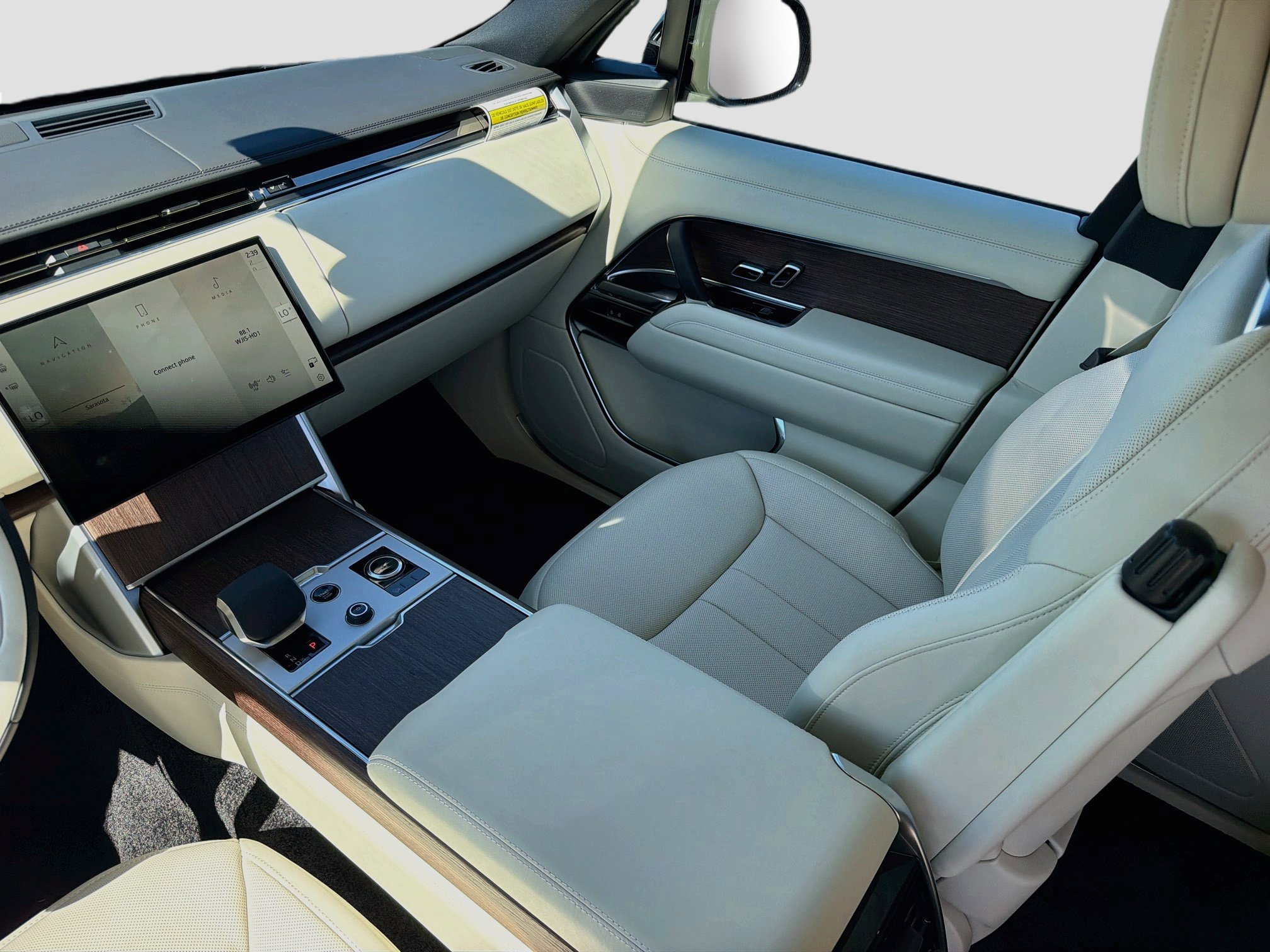 New 2027 Land Rover Range Rover Long Wheelbase SE AWD/4WD image 19