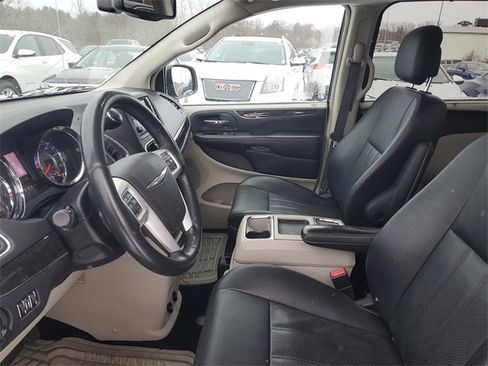 Used 2015 Chrysler Town & Country Touring-L w/ Driver Convenience Group image 12