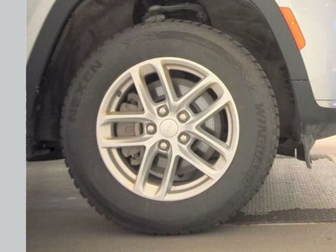 Used 2023 Jeep Grand Cherokee L Laredo AWD/4WD image 20