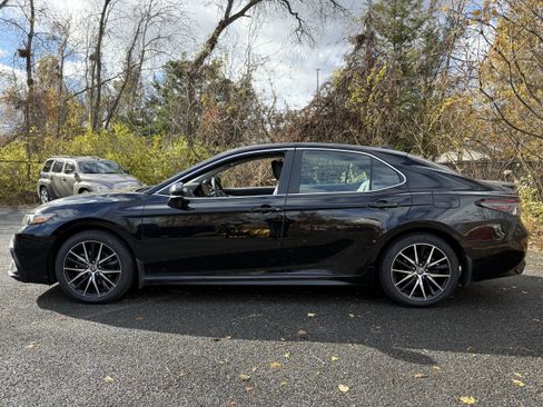 Used 2023 Toyota Camry SE image 7
