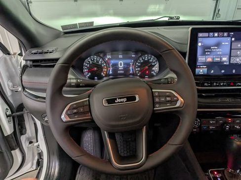 Used 2025 Jeep Compass Trailhawk AWD/4WD image 16