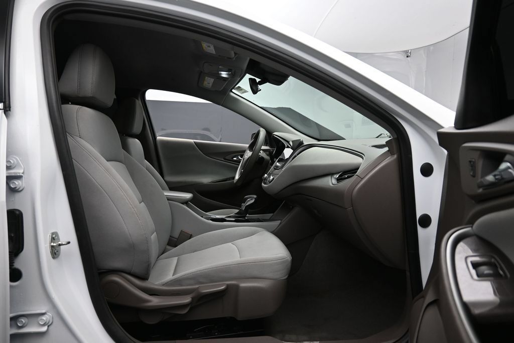 Used 2023 Chevrolet Malibu LS FWD image 27