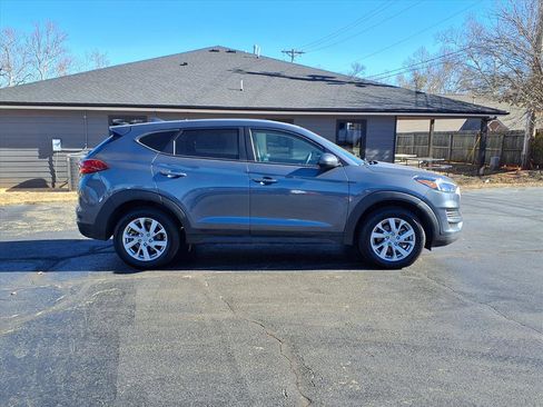 Used 2021 Hyundai Tucson SE image 2