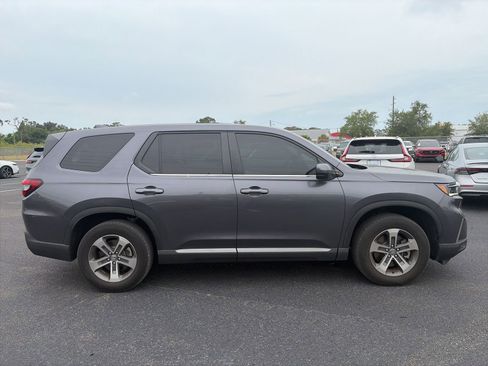 Used 2025 Honda Pilot EX-L image 8