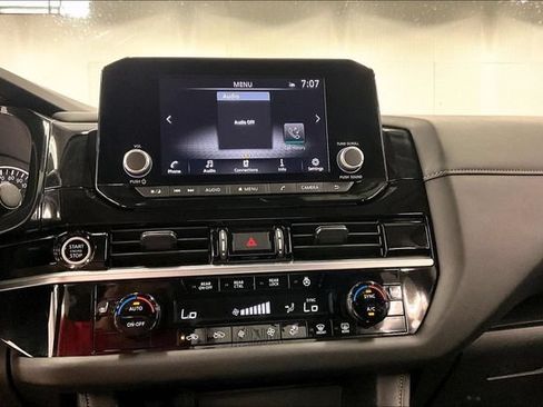 Used 2024 Nissan Pathfinder SV AWD/4WD image 31