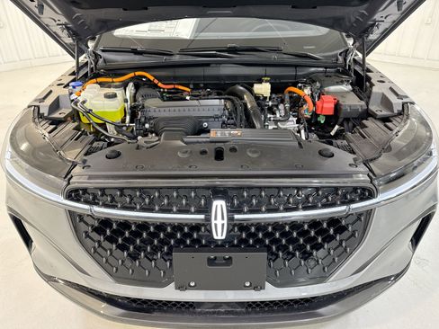 New 2025 Lincoln Nautilus Reserve image 31