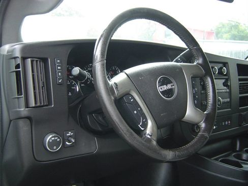 Used 2018 GMC Savana 3500 LT w/ LT Preferred Equipment Group image 8