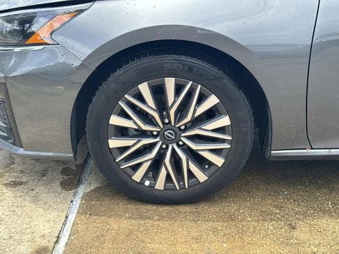 Used 2025 Nissan Altima 2.5 SV FWD image 5