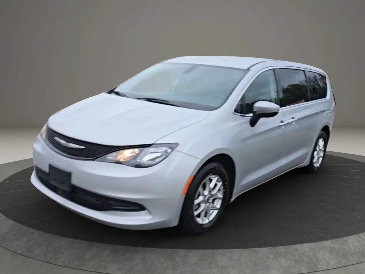 Used 2022 Chrysler Voyager LX FWD image 3