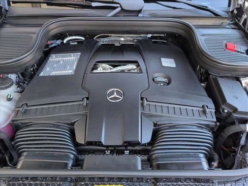 New 2026 Mercedes-Benz GLS 580 4MATIC image 17