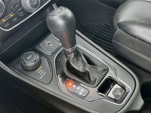 Used 2023 Jeep Cherokee Altitude Lux w/ Lux Elite Package AWD/4WD image 18