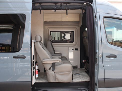 Used 2024 Mercedes-Benz Sprinter 3500 image 23
