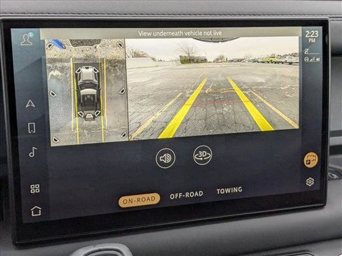 New 2025 Land Rover Defender 90 X-Dynamic SE image 13