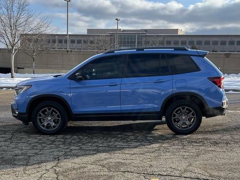 Certified 2025 Honda Passport TrailSport image 4