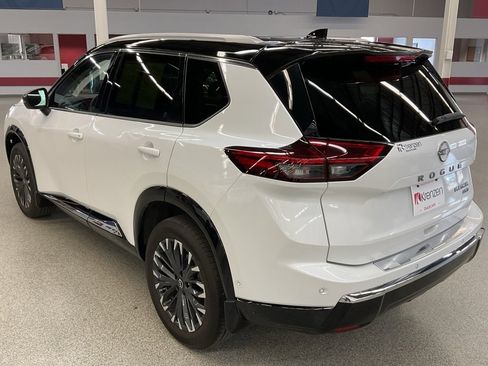Used 2024 Nissan Rogue Platinum image 7