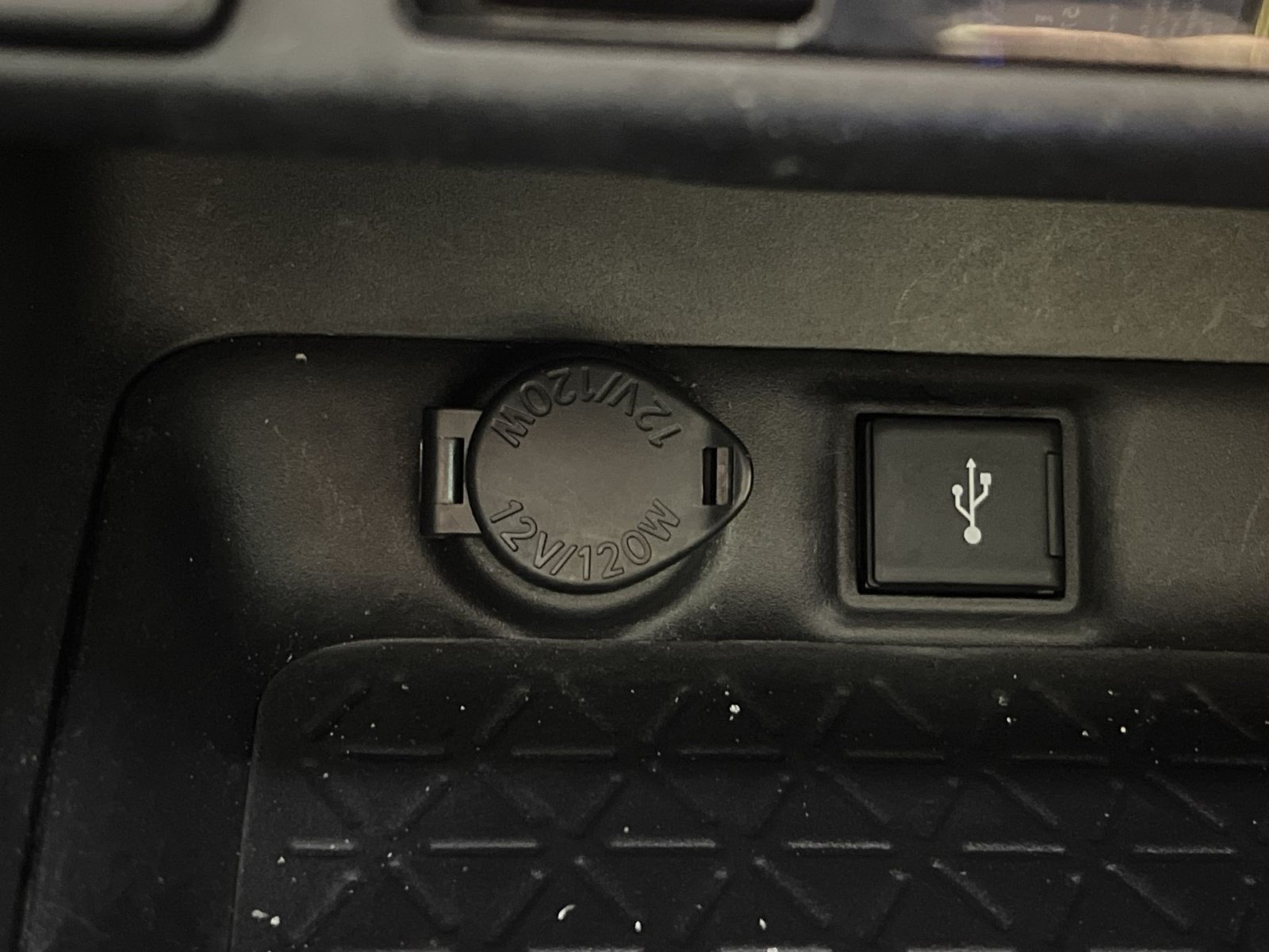 Used 2022 Toyota RAV4 XLE Premium AWD/4WD image 34