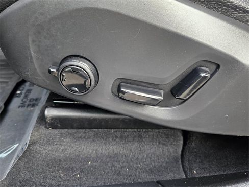 Used 2019 Volvo XC60 T6 Momentum w/ Advanced Package image 25