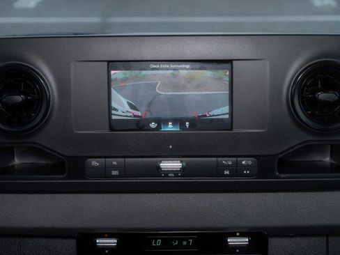 Used 2024 Mercedes-Benz Sprinter 2500 image 31