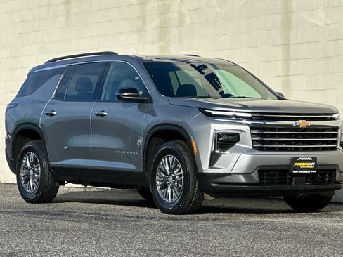 Certified 2024 Chevrolet Traverse LT image 2