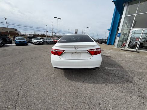 Used 2016 Toyota Camry SE image 5