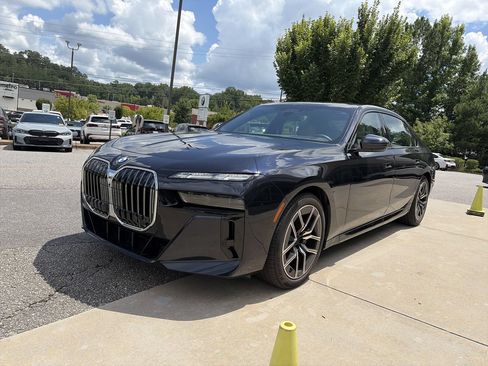 Used 2026 BMW 740i RWD image 4