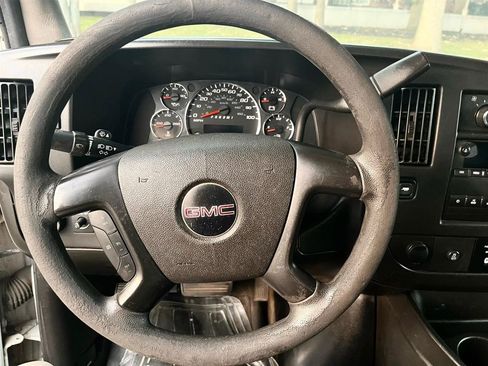 Used 2015 GMC Savana 3500 RWD image 4
