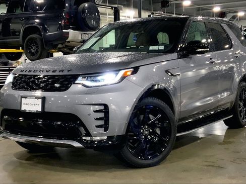 Certified 2025 Land Rover Discovery Dynamic SE AWD/4WD image 1