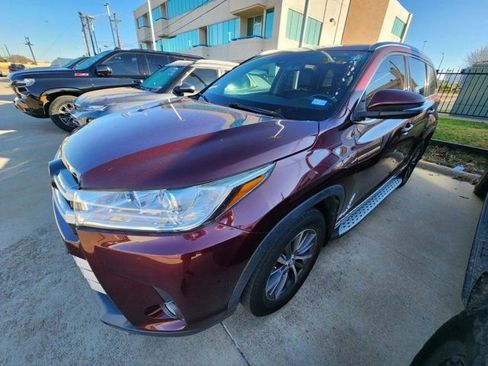 Used 2019 Toyota Highlander XLE image 2