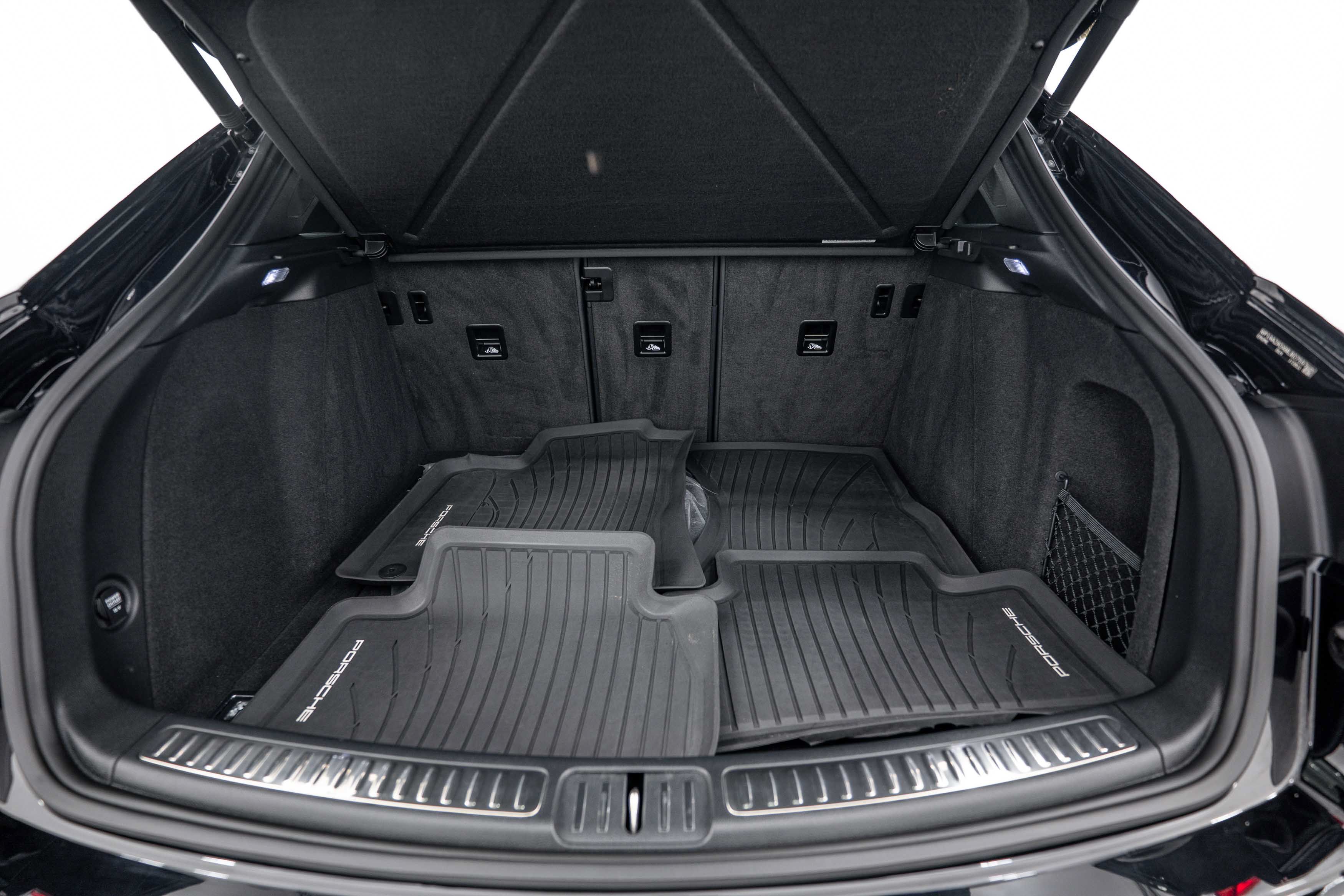 Certified 2021 Porsche Macan AWD/4WD image 26