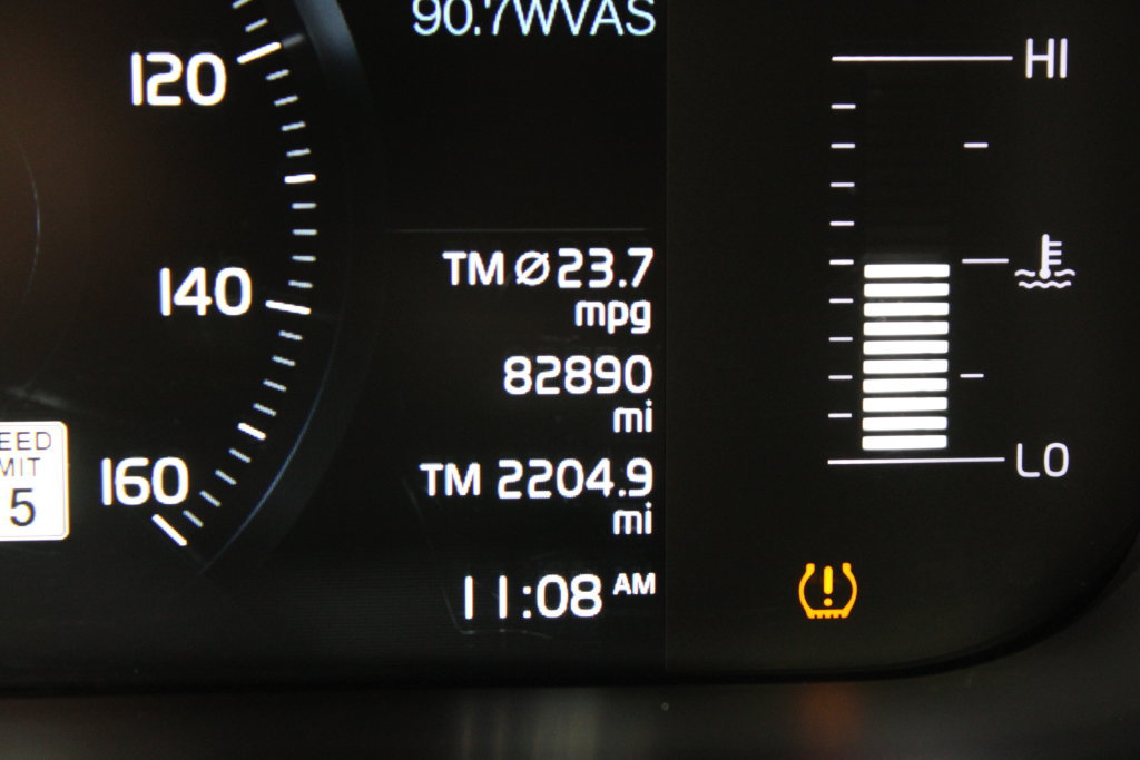Used 2019 Volvo XC60 T6 Momentum w/ Premium Package AWD/4WD image 11