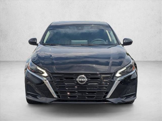 Used 2024 Nissan Altima 2.5 SV w/ SV Premium Package AWD/4WD image 2