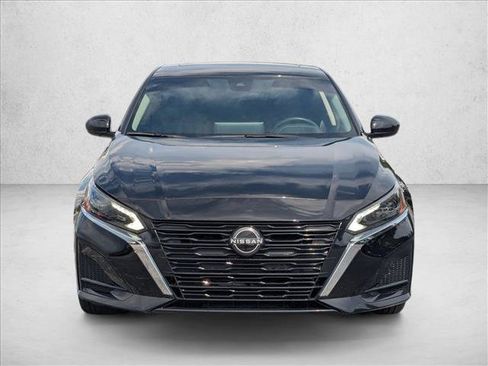 Used 2024 Nissan Altima 2.5 SV w/ SV Premium Package AWD/4WD image 2