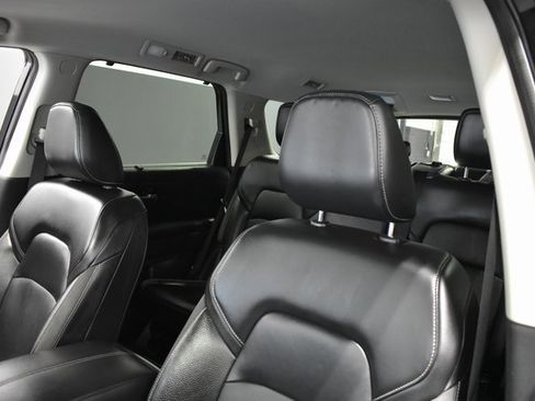 Used 2022 Nissan Pathfinder SL w/ Lighting Package (N92) image 16