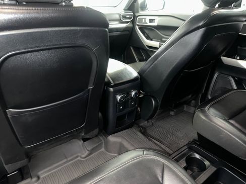Used 2020 Ford Explorer XLT w/ Equipment Group 202A AWD/4WD image 18