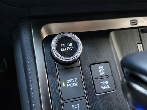 Used 2024 Lexus GX 550 w/ Accessory Package (Z1) AWD/4WD image 25