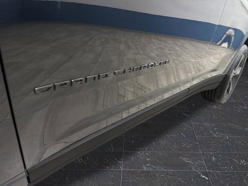 Used 2023 Jeep Grand Cherokee Limited w/ Luxury Tech Group II image 36