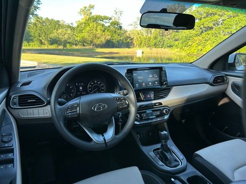 Used 2018 Hyundai Elantra GT image 12